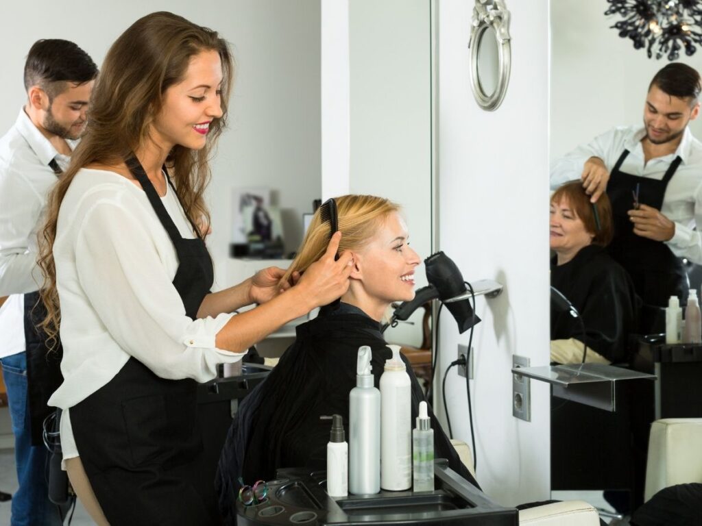 Fidéliser les clients d’un institut de beauté : de la première visite au prochain rendez-vous
